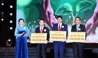 越南国会主席阮氏金银出席“仁爱之手”活动
