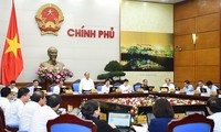 越南政府二月工作例会讨论二月经济社会情况