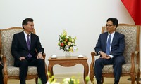 越南政府副总理武德担会见国际棋联主席伊柳姆日诺夫