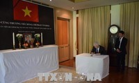 国内外代表团吊唁前总理潘文凯