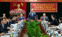 阮春福与海阳省领导班子举行工作会议