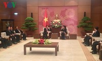 越南国会常务副主席丛氏放会见老挝国会副主席宋潘·平坎米