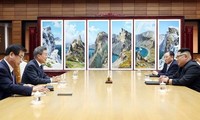 韩国总统文在寅通报与朝鲜领导人金正恩的会晤结果