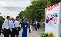 胡志明主席发出爱国竞赛号召70周年摄影展举行