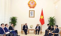 越南政府总理阮春福会见卢森堡外交和欧洲事务大臣阿瑟伯恩