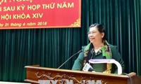 越南国会常务副主席丛氏放接触山萝省选民