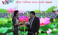 越南之声广播电台与美国戴尔易安信公司开展合作