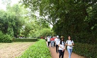 海外越南青少年探访胡志明主席家乡