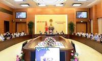 越南国会常委会第27次会议开幕