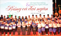 越南各地举行社会活动帮助贫困学生和患上疑难病症的儿童病人