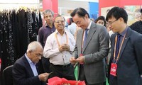 越南企业参加第六次印度国际丝绸博览会