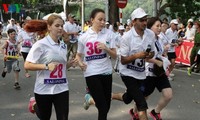 一些公众人物将参加越南“交通安全跑步”活动