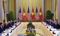 越共中央总书记、国家主席阮富仲与美国总统特朗普举行会谈