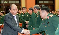 阮春福强调将发展经济与保障国防安全相结合的精神