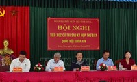 越南国会常务副主席丛氏放与山萝省选民接触
