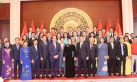 越南国会主席阮氏金银会见越南驻中国大使馆工作人员及旅居中国越南人代表