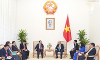 越南政府总理阮春福会见老挝政府副总理本通·吉马尼