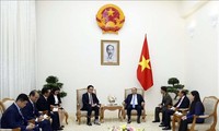 越南政府总理阮春福会见柬埔寨驻越大使波拉克