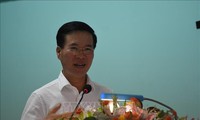 越南第14届国会第8次会议结束后的接触选民活动