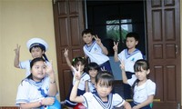 Tỉnh Khánh Hòa thăm tặng quà 1/6 cho trẻ em huyện đảo Trường Sa