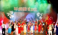 Sinh viên quốc tế hát về Chủ tịch Hồ Chí Minh