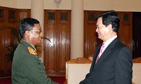 Thủ tướng Nguyễn Tấn Dũng tiếp Tổng Tham mưu trưởng Quân đội nhân dân Lào 