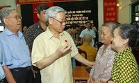 Tổng Bí thư Nguyễn Phú Trọng tiếp xúc cử tri quận Tây Hồ