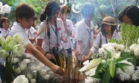 Trại hè VN 2012: Tri ân các anh hùng liệt sĩ tại Côn Đảo
