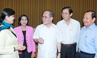 Chủ tịch Quốc hội Nguyễn Sinh Hùng làm việc với lãnh đạo chủ chốt thành phố HCM