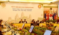 Các bộ trưởng kinh tế ASEAN tham vấn đối tác Trung Quốc, Hàn Quốc và Nhật Bản