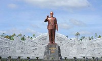 Khánh thành Tượng đài Chủ tịch Hồ Chí Minh ở Tây Nguyên