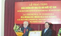  Trao tặng Huân chương Hữu nghị của Việt Nam cho một người bạn Italia
