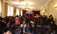 Chương trình "Hoa xuân dâng mẹ" mừng ngày 8/3 trong cộng đồng người Việt tại Nga