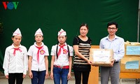 Đoàn viên thanh niên khối cơ quan báo chí thăm, tặng quà người dân vùng cao Vị Xuyên 