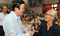 Chủ tịch nước Trương Tấn Sang tiếp xúc cử tri quận 4, thành phồ Hồ Chí Minh