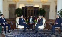 Thủ tướng Nguyễn Tấn Dũng hội kiến các nhà lãnh đạo Singapore