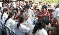 Bác sĩ Việt Nam khám chữa bệnh miễn phí cho gần 6.000 người dân Campuchia