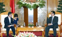 Thủ tướng Nguyễn Tấn Dũng tiếp Bộ trưởng Bộ Kinh tế, Thương mại và Công nghiệp Nhật Bản