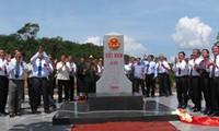 Thủ tướng Nguyễn Tấn Dũng tiếp Thủ tướng Lào Thongsing Thammavong