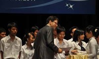 Tổ chức Gặp gỡ Việt Nam trao 170 suất học bổng cho học sinh, sinh viên nghèo