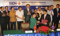 Bộ trưởng Bộ Công an Trần Đại Quang dự lễ ký trao quà an sinh xã hội cho Lào