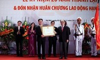 Chủ tịch Quốc hội Nguyễn Sinh Hùng dự lễ kỷ niệm 20 năm thành lập Ngân hàng SHB