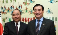 Phó Thủ tướng Nguyễn Xuân Phúc hội kiến với Chủ tịch Quốc hội Hàn Quốc Cang Chang Hi