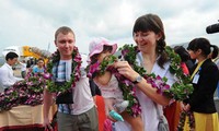 Phú Quốc chào đón 290 khách Nga trên chuyến bay quốc tế đầu tiên đến đảo ngọc