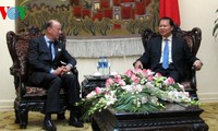 Phó Thủ tướng Vũ Văn Ninh tiếp Thứ trưởng ngoại giao Thuỵ Điển Frank Belfrage 