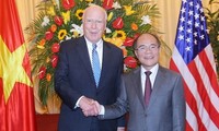 Chủ tịch Quốc hội Nguyễn Sinh Hùng tiếp Đoàn nghị sĩ Mỹ