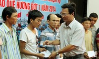 Đà Nẵng: Trao 223 suất quà cho chủ  tàu cá và ngư dân 