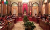Phó Chủ tịch nước Nguyễn Thị Doan tiếp đoàn học sinh tiêu biểu tỉnh Lào Cai