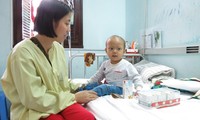 Đoàn viên VOV trao tặng sữa TH True Milk cho gần 2.000 bệnh nhân ở 3 bệnh viện của Hà Nội
