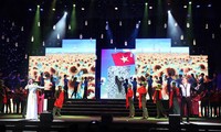 Thủ tướng Nguyễn Tấn Dũng dự chương trình nghệ thuật “Khát vọng trẻ”